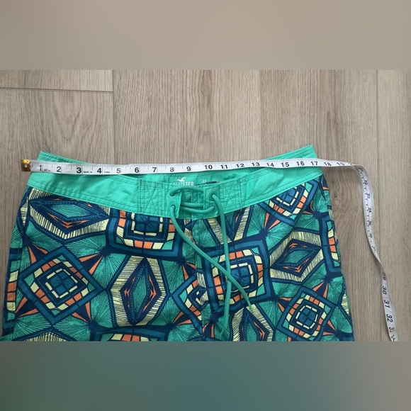 Hollister Green and Blue Geometric Board Shorts - Picture 4 of 8